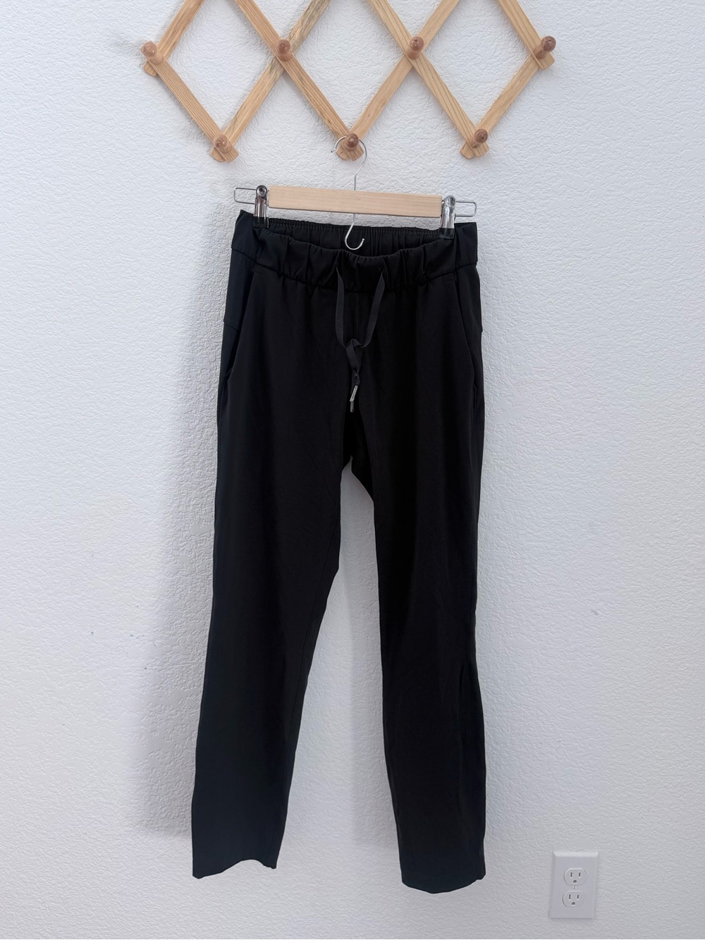 Lululemon- On the Fly Pant 28” - Size 2